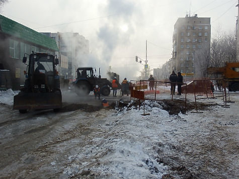 В Самаре прорвало теплотрассу на улице Карбышева